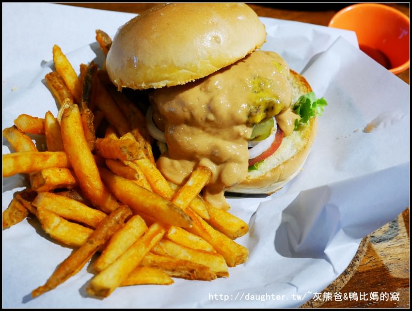 桃園 中壢 Woodhouse 木 宅牛排漢堡 湯品 小菜 冰淇淋 無限供應 灰熊爸 四千金的窩 桃園 中壢 Woodhouse 木 宅牛排漢堡 湯品 小菜 冰淇淋 無限供應 灰熊爸 四千金的窩